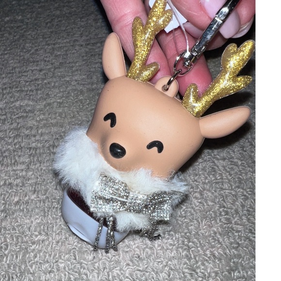 New bath and body works fluffy & rhinestone bling reindeer keychain w/pocket bac - Picture 12 of 16